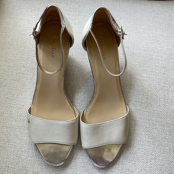 Cole Haan cream leather wedge sandals w/ silver accents - Picture 4 of 5